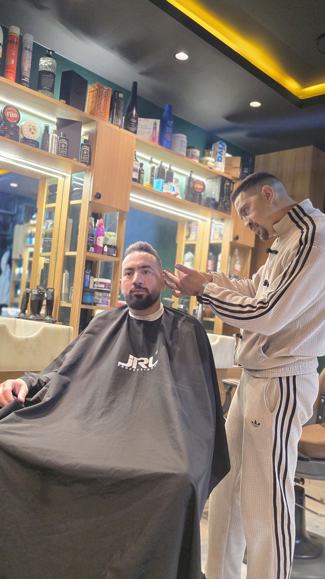 Otmane avec un client